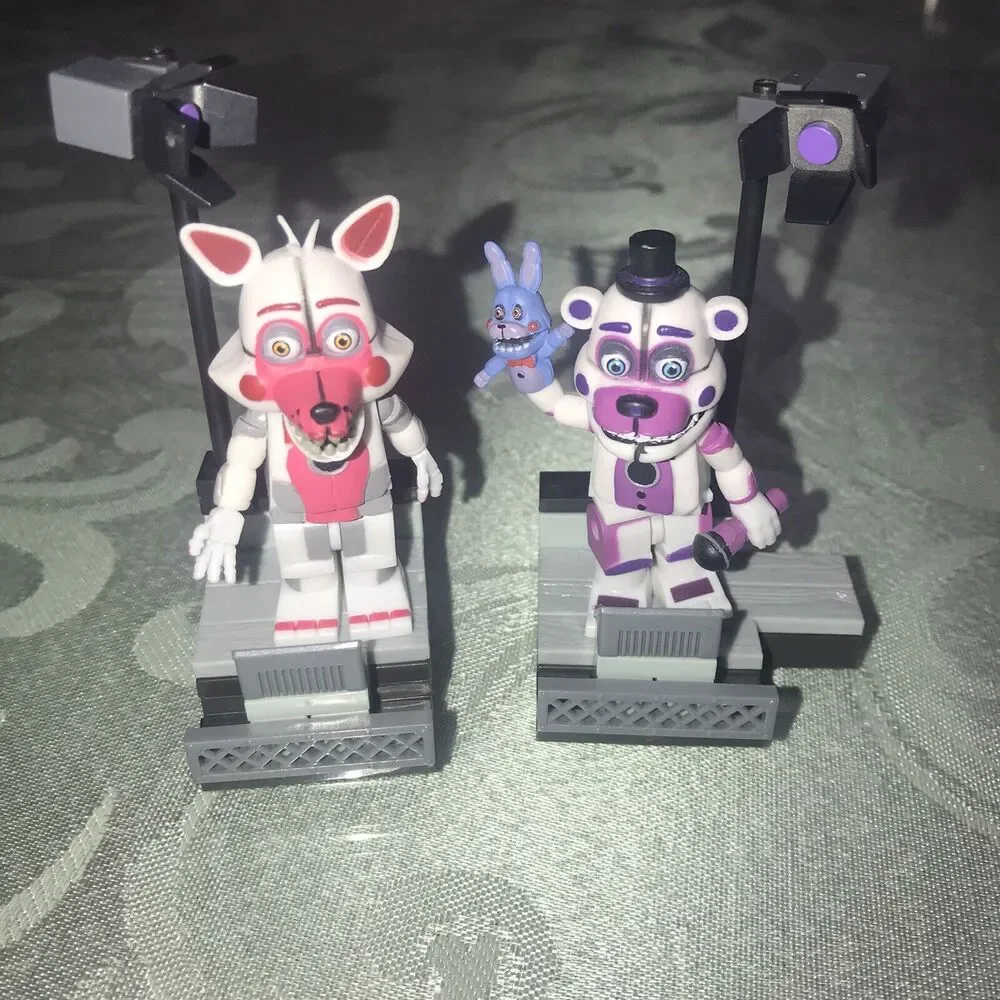 McFarlane Five Nights at Freddy's Spotlight Stage Left Foxy & Freddy Replacement